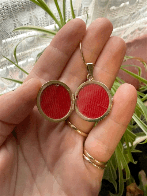 9ct Gold Vintage Floral Round Locket