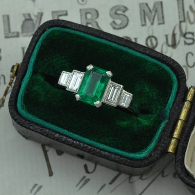 Contemporary Platinum Emerald & Diamond Ring Contemporary Platinum Emerald & Diamond Ring