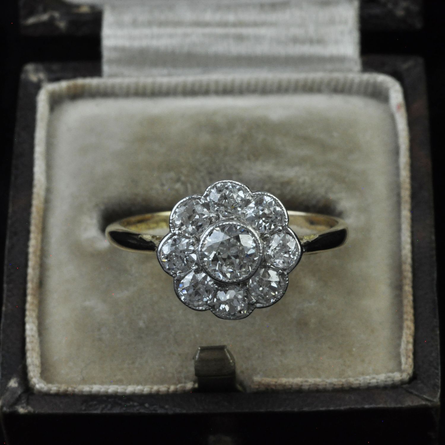 Vintage 18ct Diamond Daisy Cluster Ring