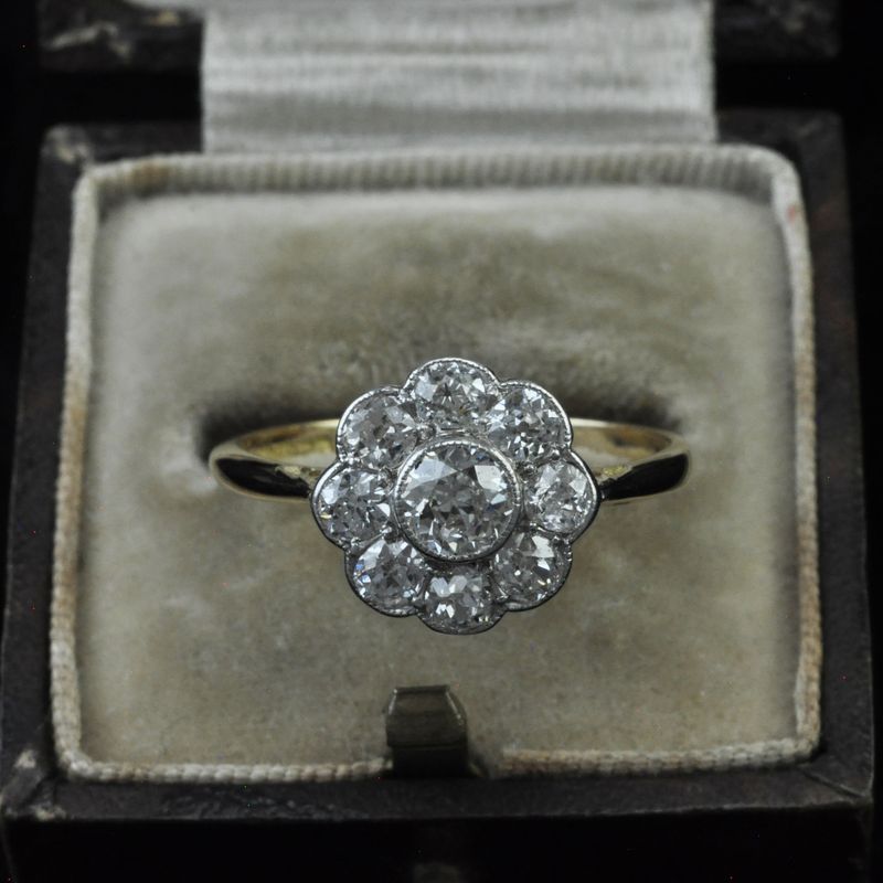 Antique 18ct Diamond Daisy Cluster Ring