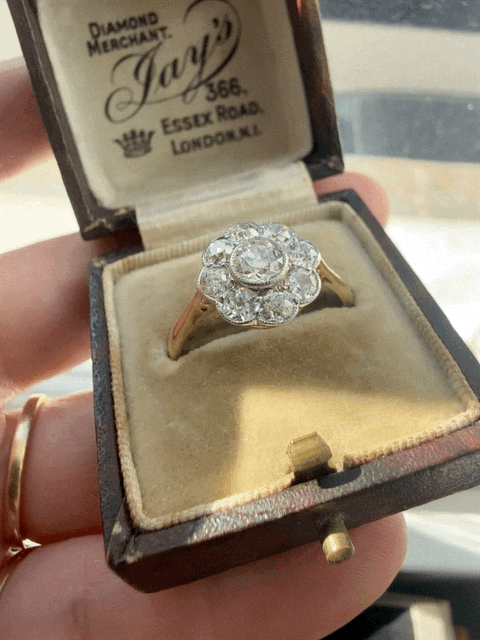 Vintage 18ct Diamond Daisy Cluster Ring