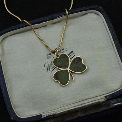 9ct Gold Connemara Marble Shamrock Pendant
