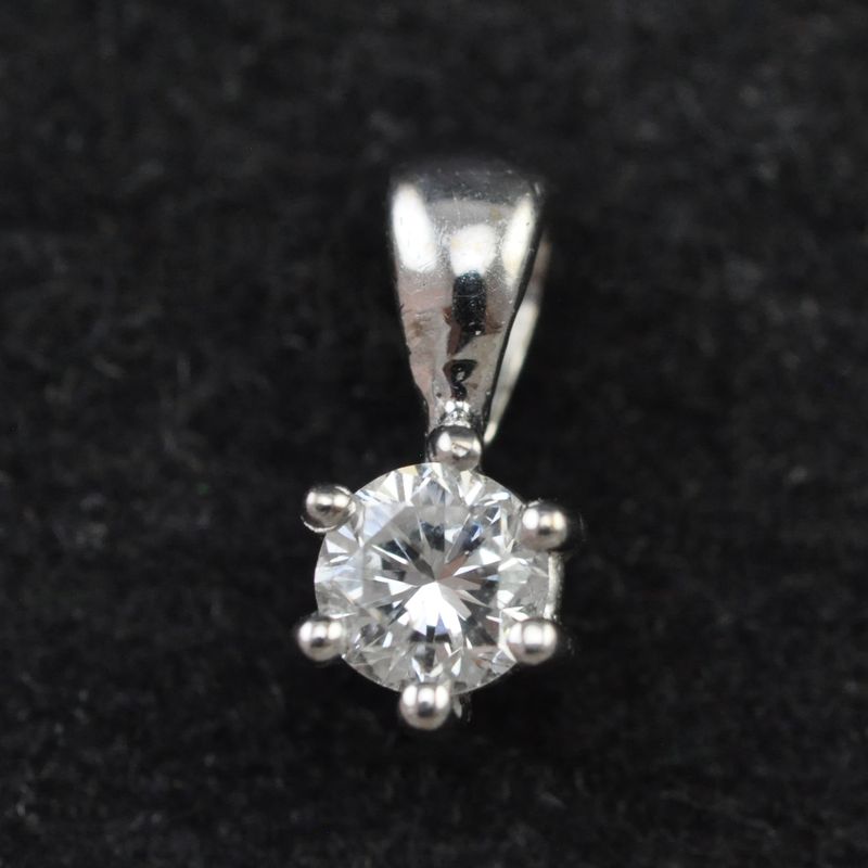 18ct White Gold Mini Diamond Pendant