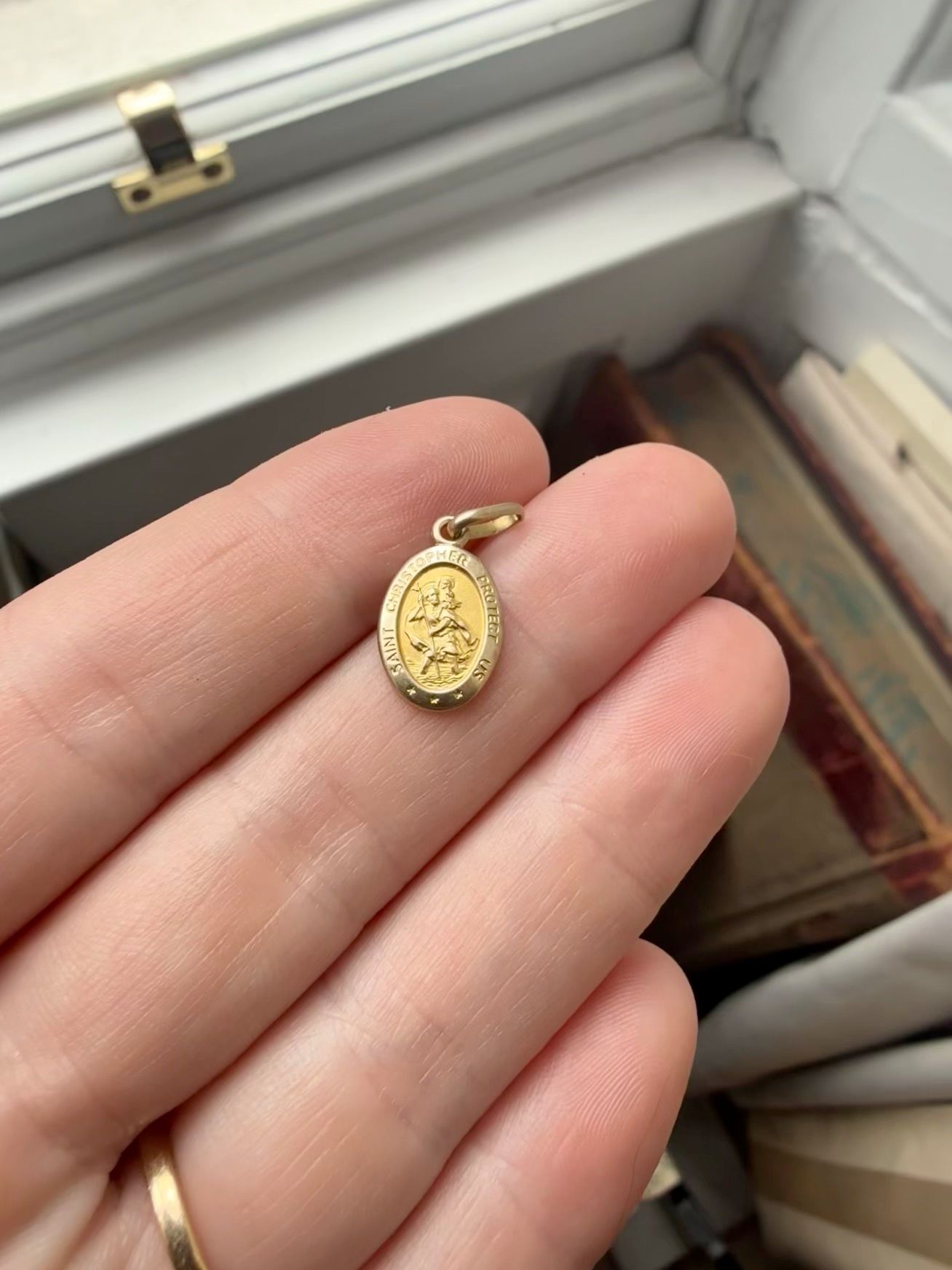 9ct Gold Mini Oval St Christopher
