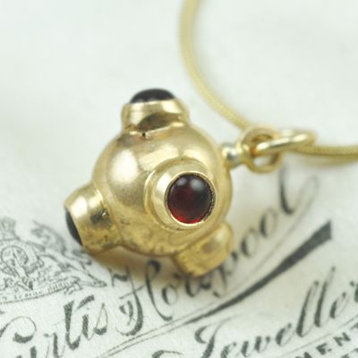 Antique 18ct Gold Sputnik Pendant Antique 18ct Gold Sputnik Pendant