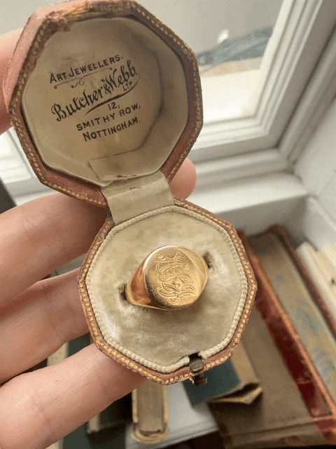 Antique 18ct Gold Signet Ring Engraved ‘ ALJ ‘