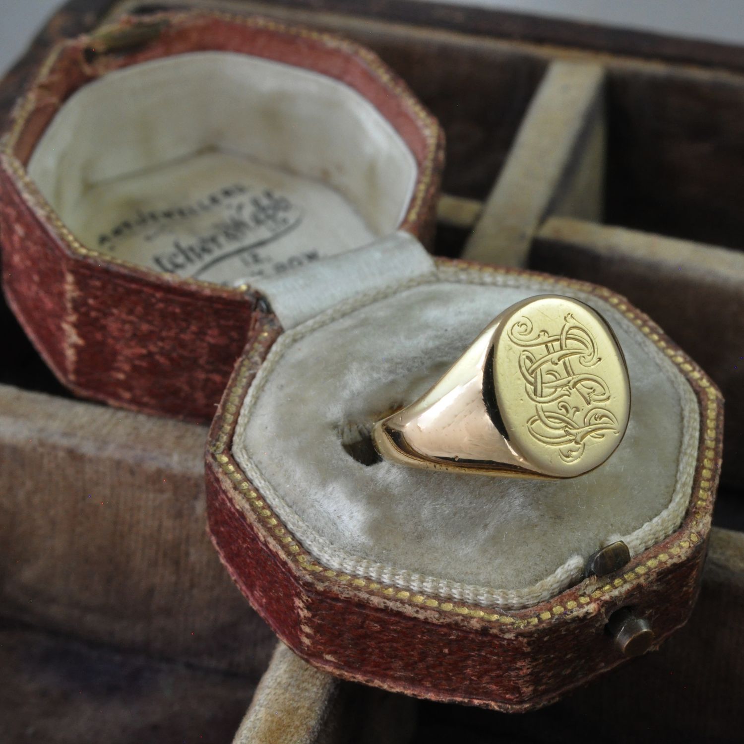 Antique 18ct Gold Signet Ring Engraved ‘ ALJ ‘ Antique 18ct Gold Signet Ring Engraved ‘ ALJ ‘