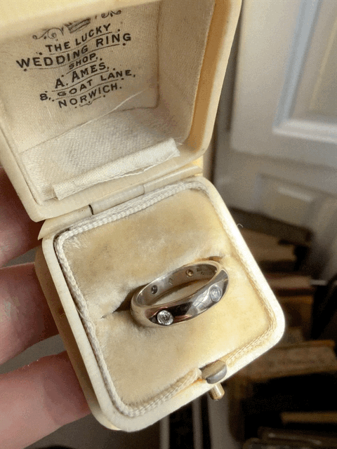 18ct Diamond Cartier Wedding Ring