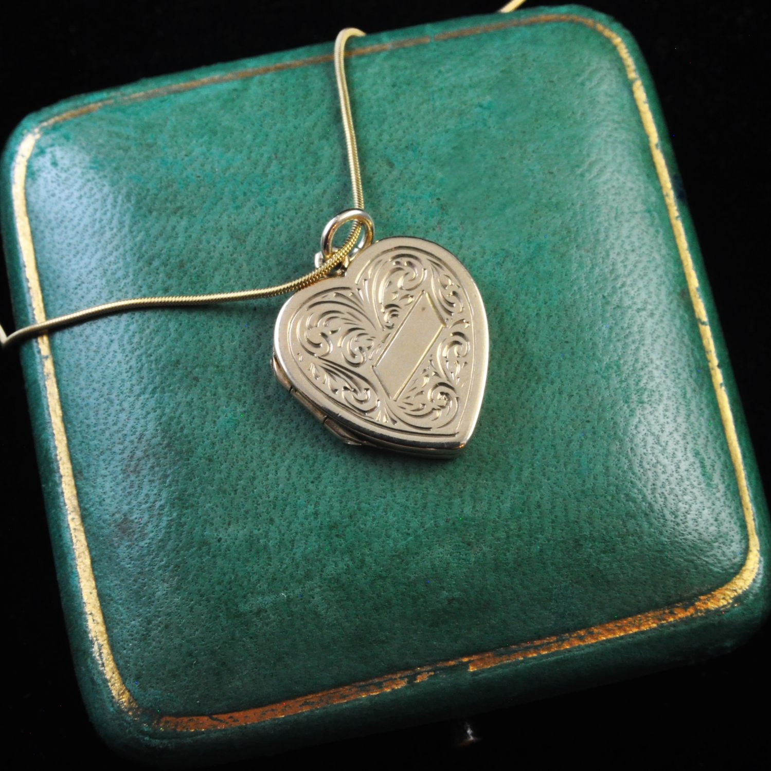 Vintage 9ct Gold Heart Locket Vintage 9ct Gold Heart Locket