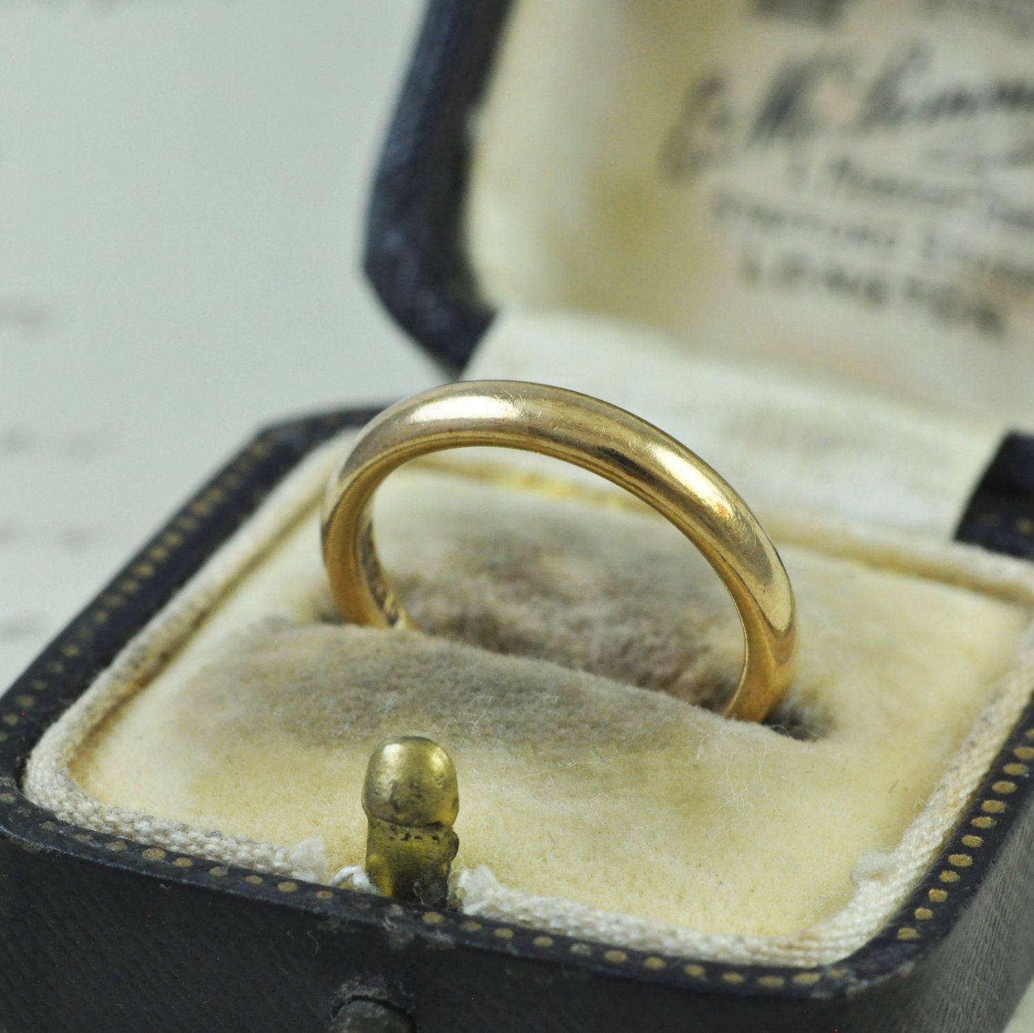 9ct Gold Antique Wedding Ring 9ct Gold Antique Wedding Ring
