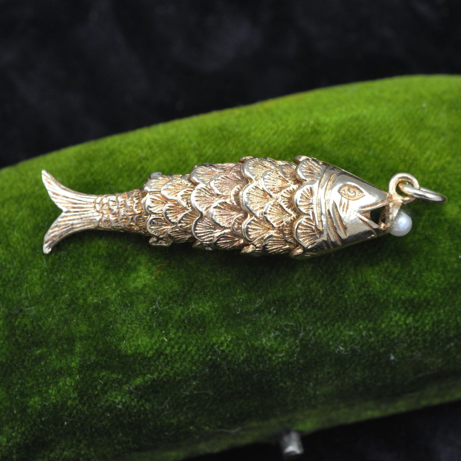 9ct Gold and Pearl Articulated Fish 9ct Gold and Pearl Articulated Fish
