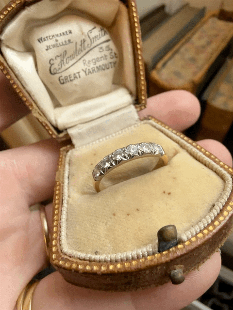 18ct Diamond Ring