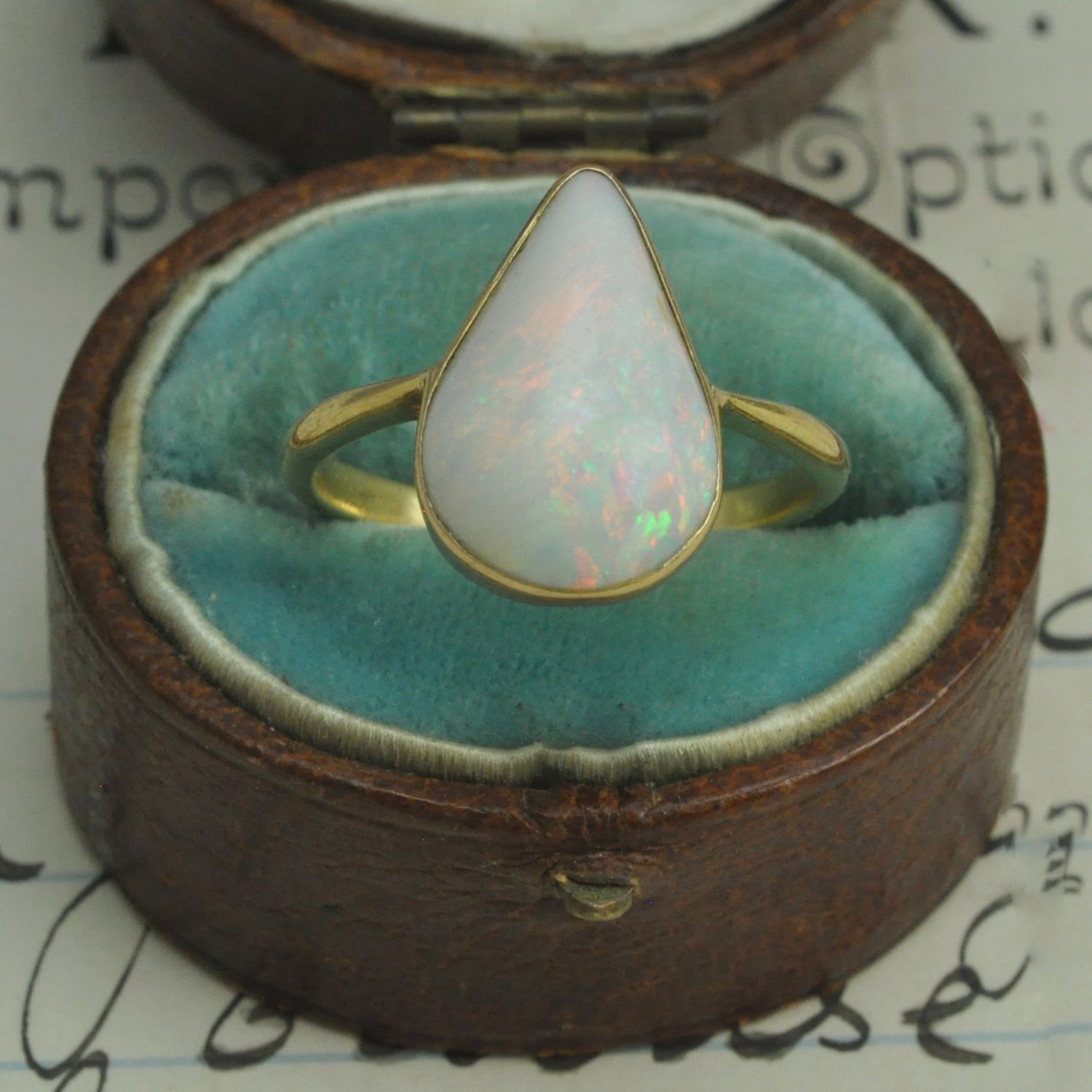 Antique 18ct Opal Ring Antique 18ct Opal Ring
