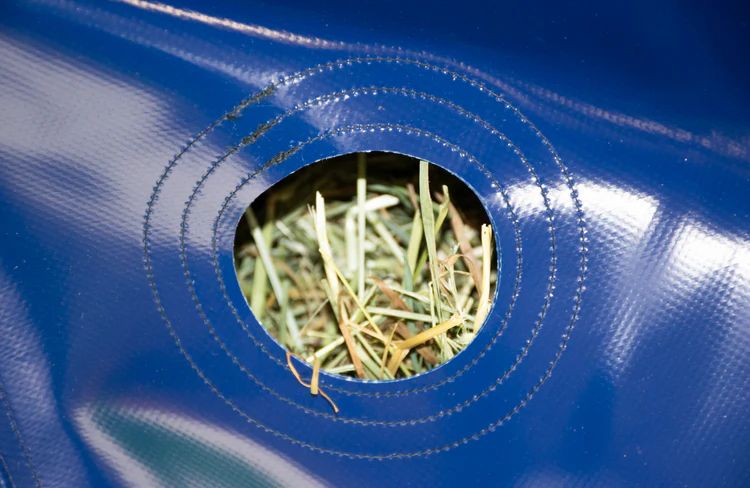 Hay Play Slow Feed Zip Bag