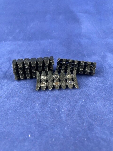 Varity Pack Black Flexible Magnetic Mesh Keepers