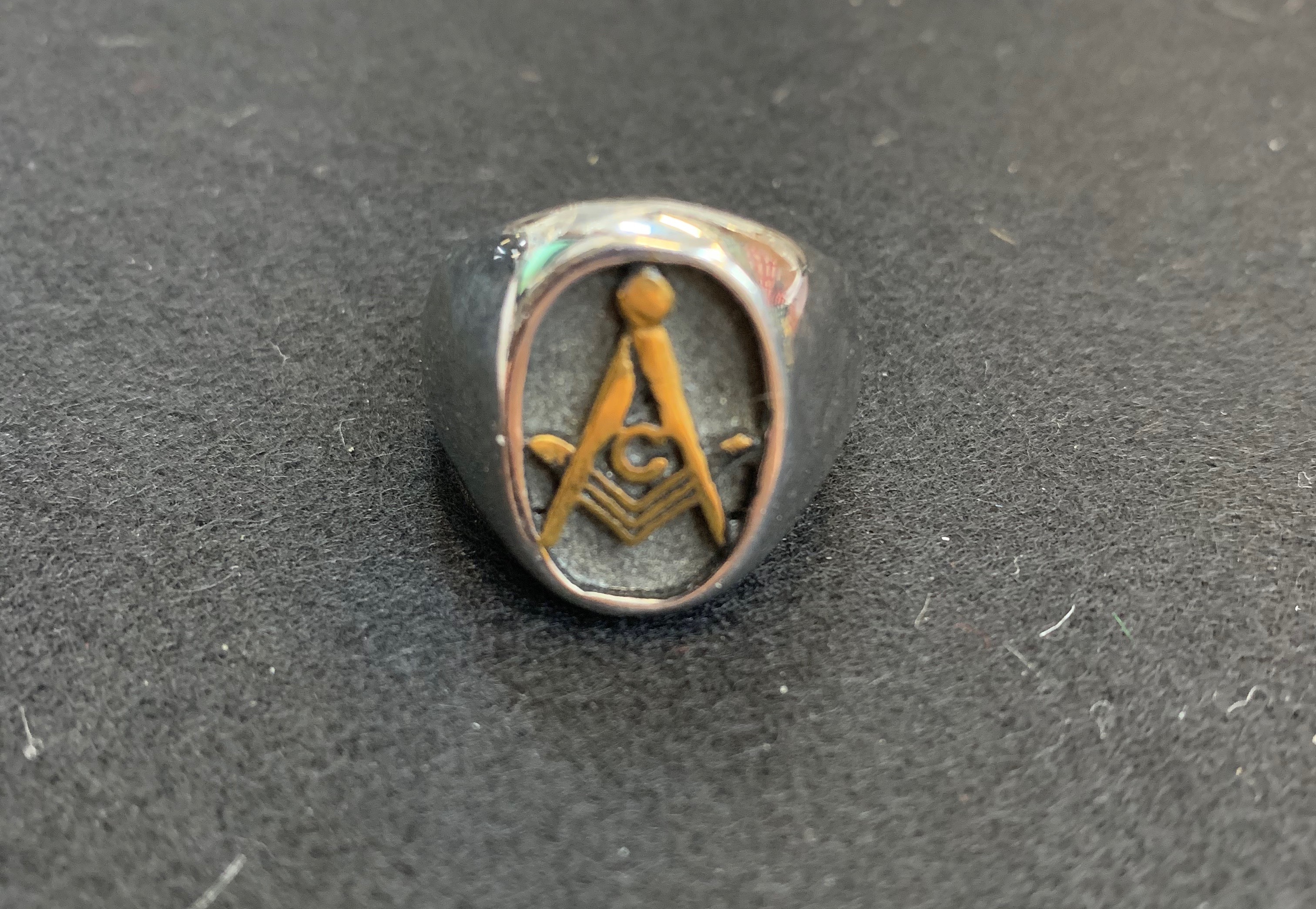 Anello Massonico fondo scuro