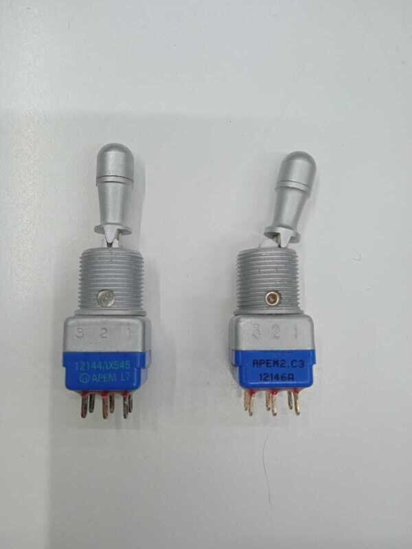 Interruttori a levetta professionali con autoritorno boccola filettata Ø 11,9 mm
Apem 12147A
