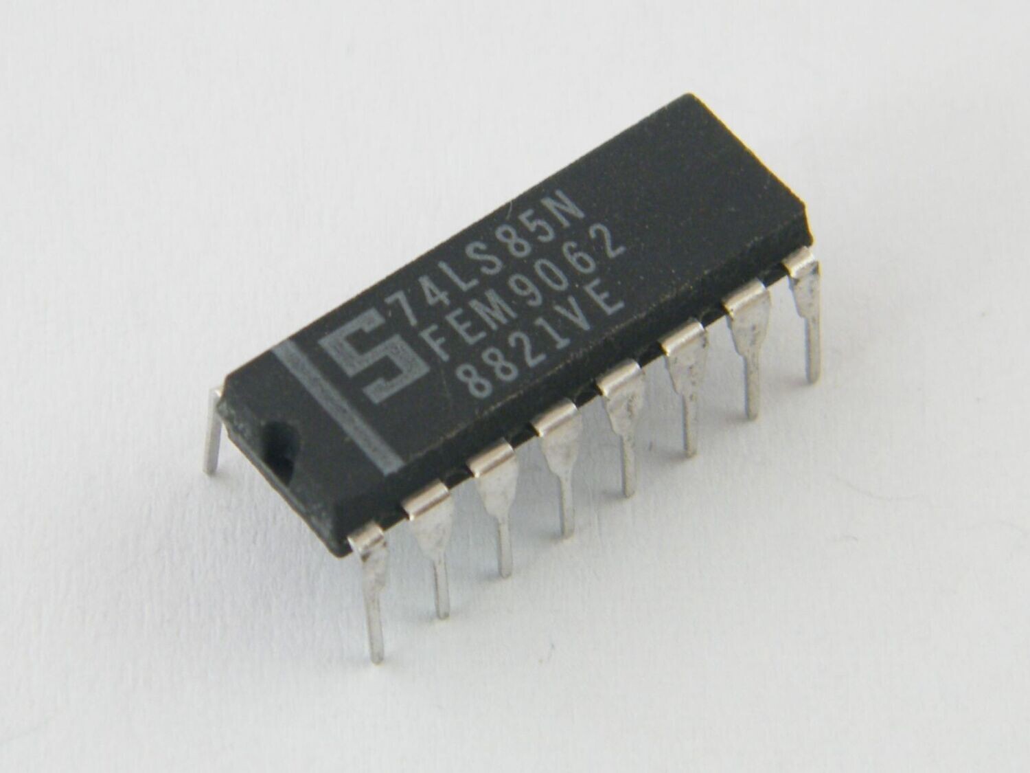 74LS85  I.C.
DIP-16