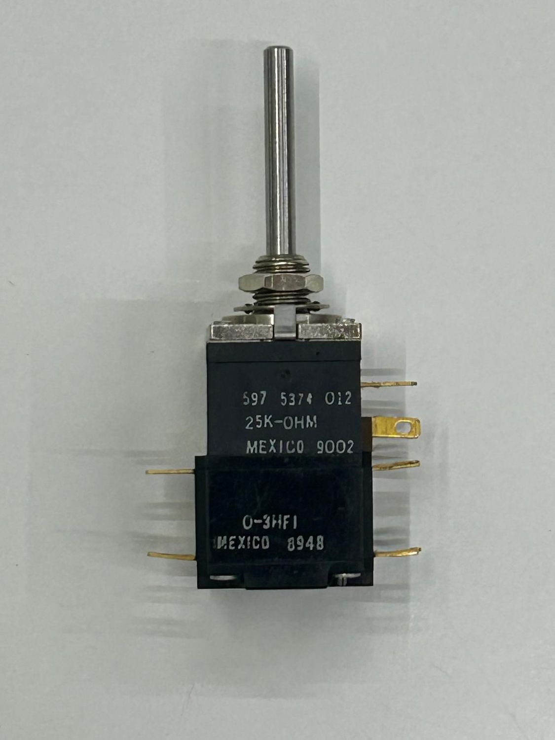 Potenziometro con interruttore, Allen Bradley, AB W-25K, 25 kOhm lin, asse 3,15 mm,  lunghezza 22mm NOS