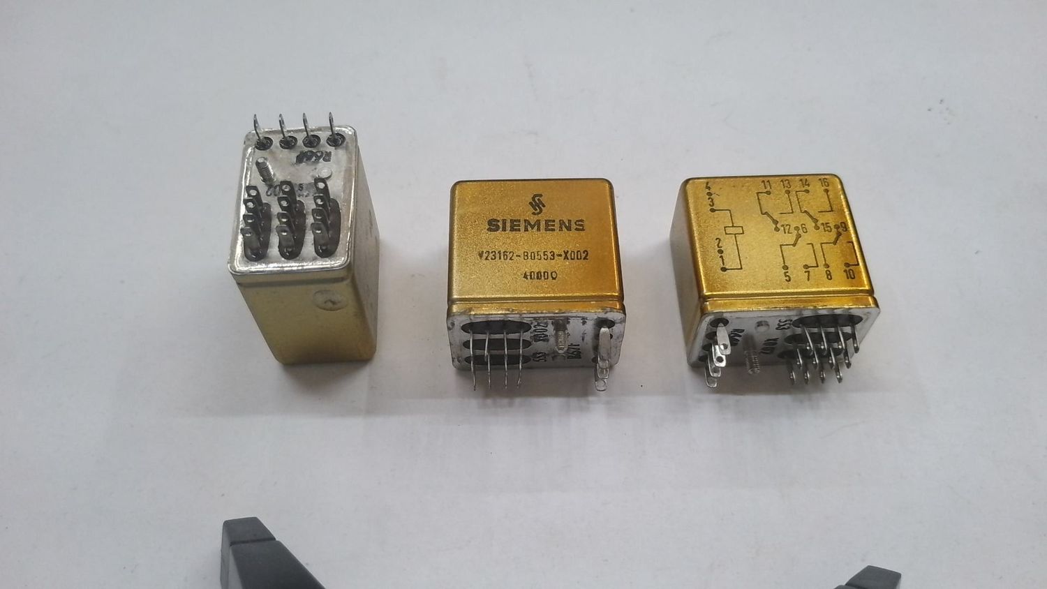 RELE' SIEMWNS 48VDC 4 SCAMBI 400 OHM 13mA