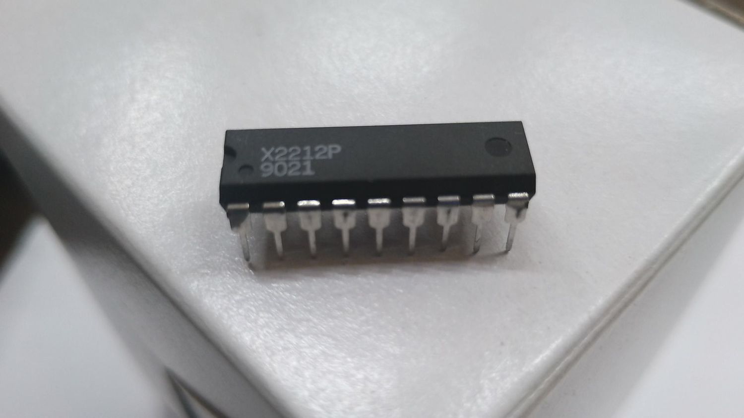 NON VOLATILE SRAM 256x4 300ns  NMOS DIP18