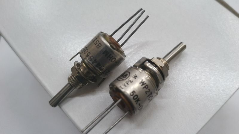 POTENZIOMETRO AB 50Kohm 1 GIRO ALBERINO d.3mm FILETTATURA 6,3mm MONOGIRO 300° TERMINALI A SALDARE SU C.S. L=32,5mm (esclusi terminali) d.=13,7mm