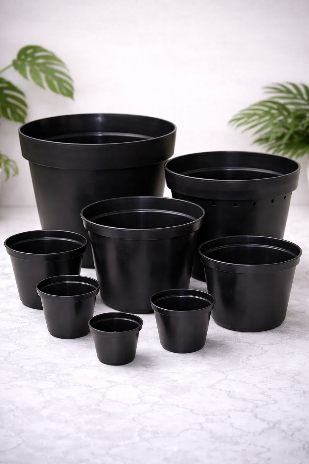 Plastic planter pots