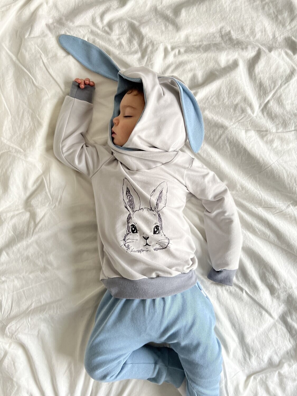 Hasenhoodie hellgrau mit Hose