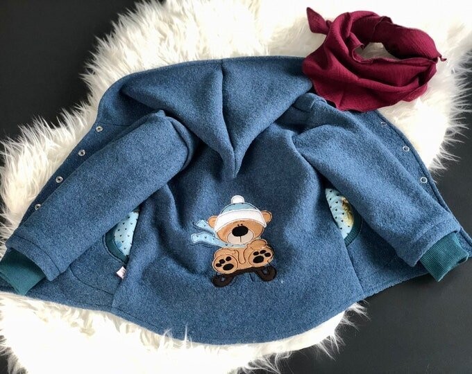 indigo Walkjacke mit Stickbild Schlittenbär indigo Walkjacke mit Stickbild Schlittenbär