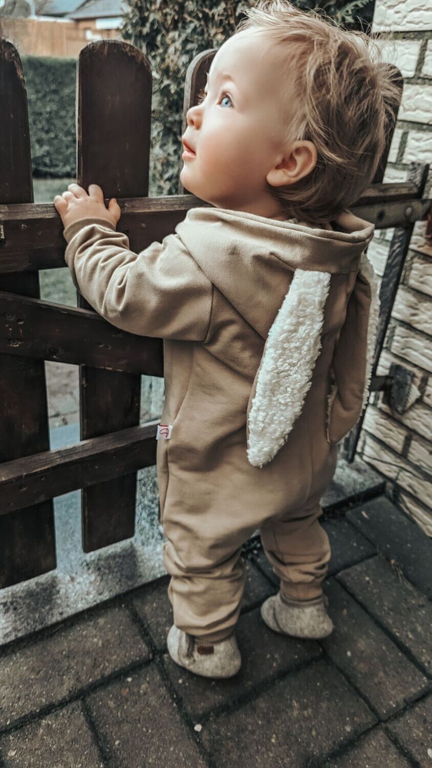 Baby Strampler mit Hasenohren