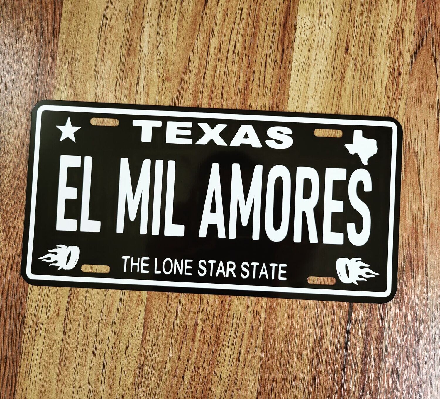 EL MIL AMORES PLATE