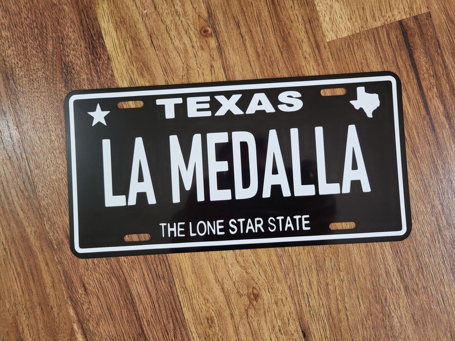 LA MEDALLA PLATE