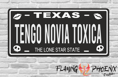 TENGO NOVIA TOXICA PLATE