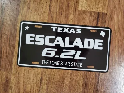 ESCALADE 6.2L PLATE