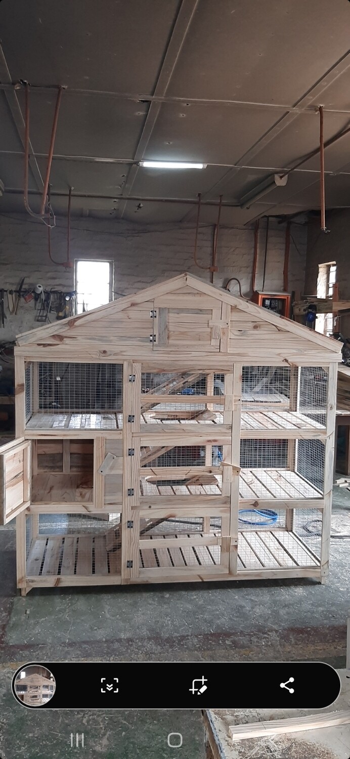 Mansion deluxe rabbit hutch