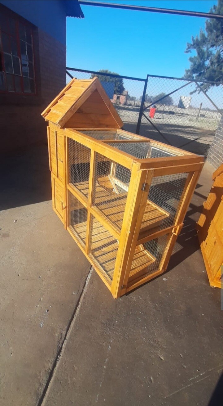 Double decker rabbit hutch