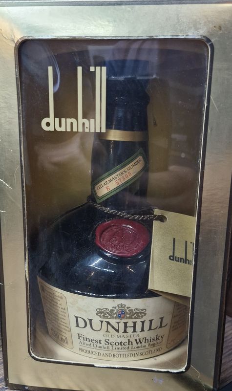 Dunhill Fine Scotxh whiskyr