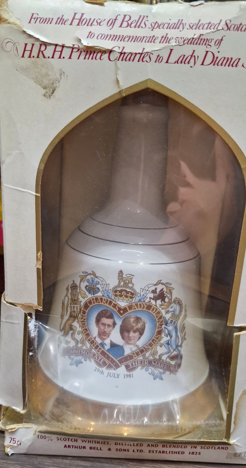 Bells Wade Decanter Charles & Diana Marriage Bells Wade Decanter Charles & Diana Marriage
