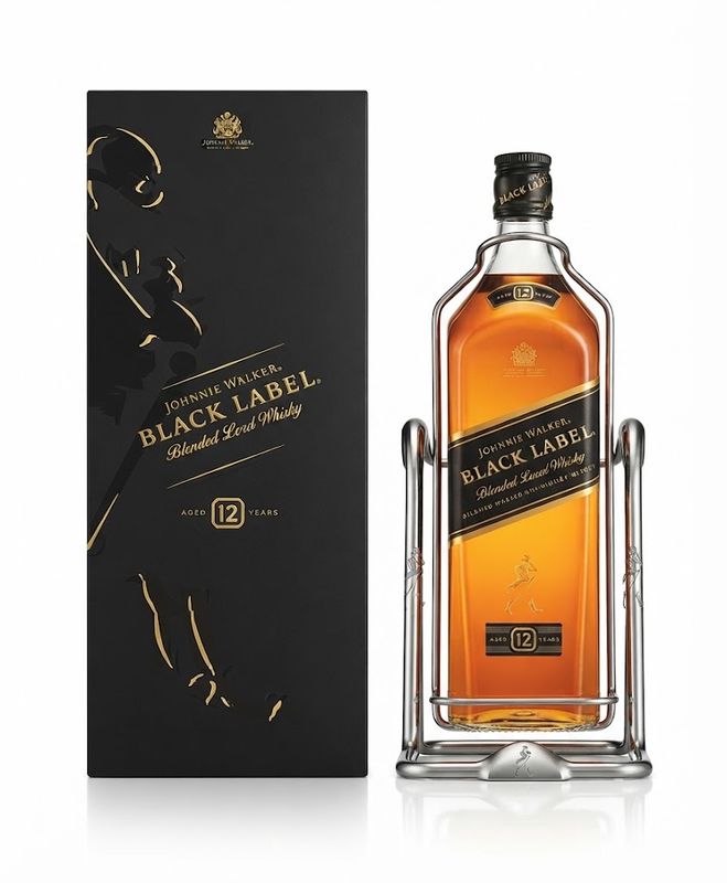 Johnnie black 4.5l. Walking on stand