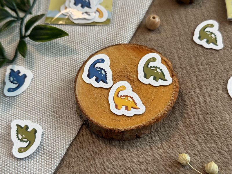 Kleine Dino Bande- Süßer Vinyl Sticker Matt