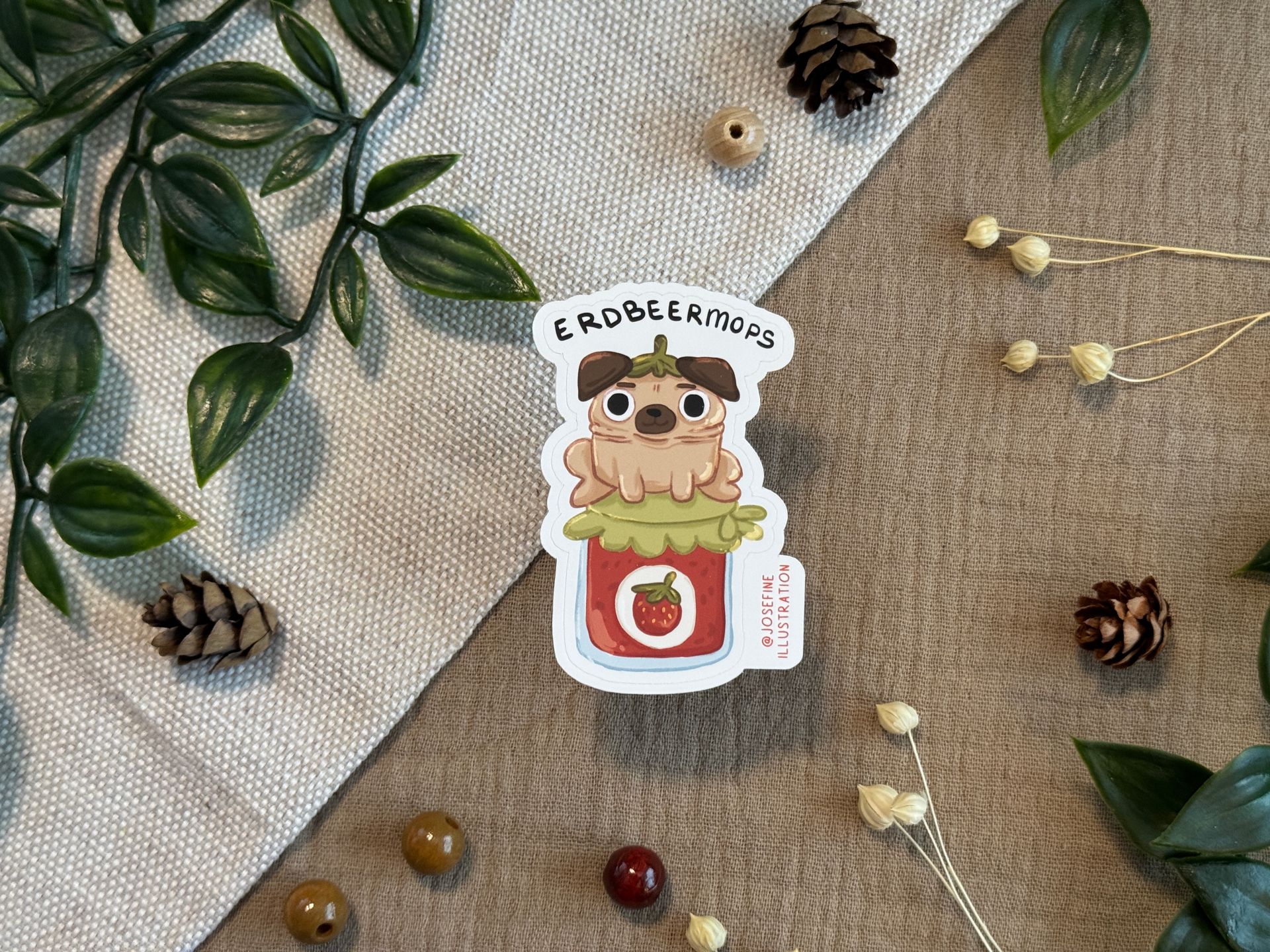 Erdbeermops -  Süßer Vinyl Sticker 