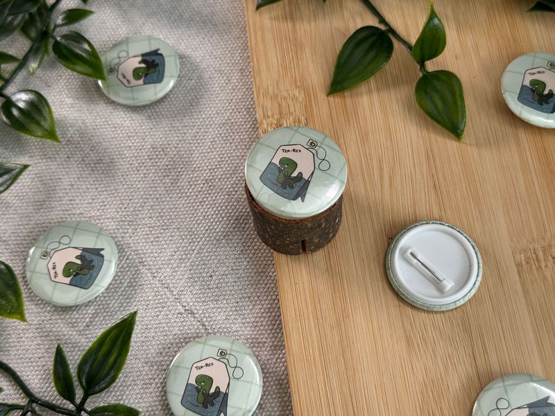 Tea-Rex Button Größe M