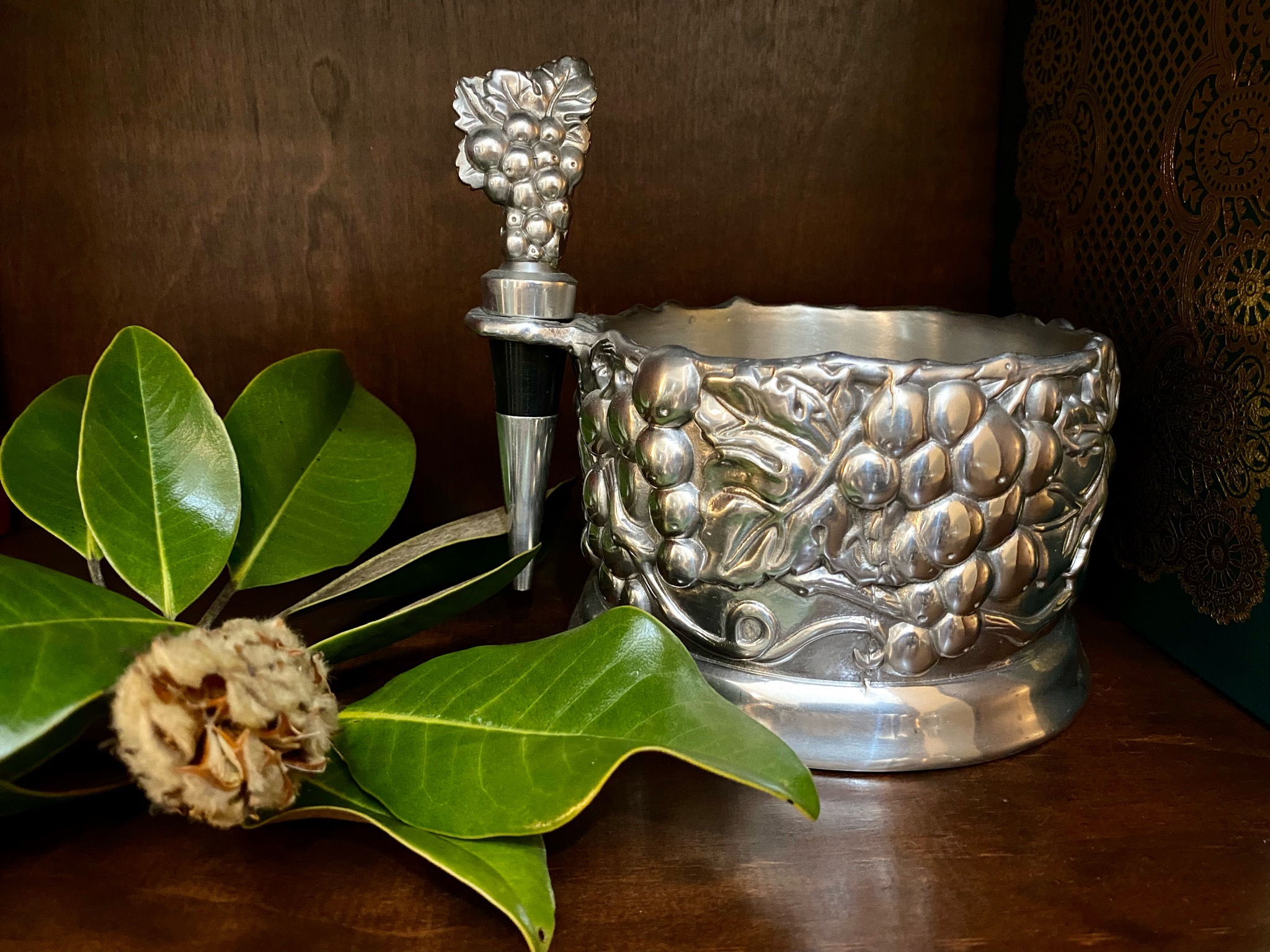 Arthur Court Wine Holder and Stopper Set