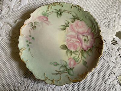 Vintage Hand-Painted Rose Plate, Pink Roses, Gold Gilt, Circa 1970s Display Plate Vintage Hand-Painted Rose Plate, Pink Roses, Gold Gilt, Circa 1970s Display Plate