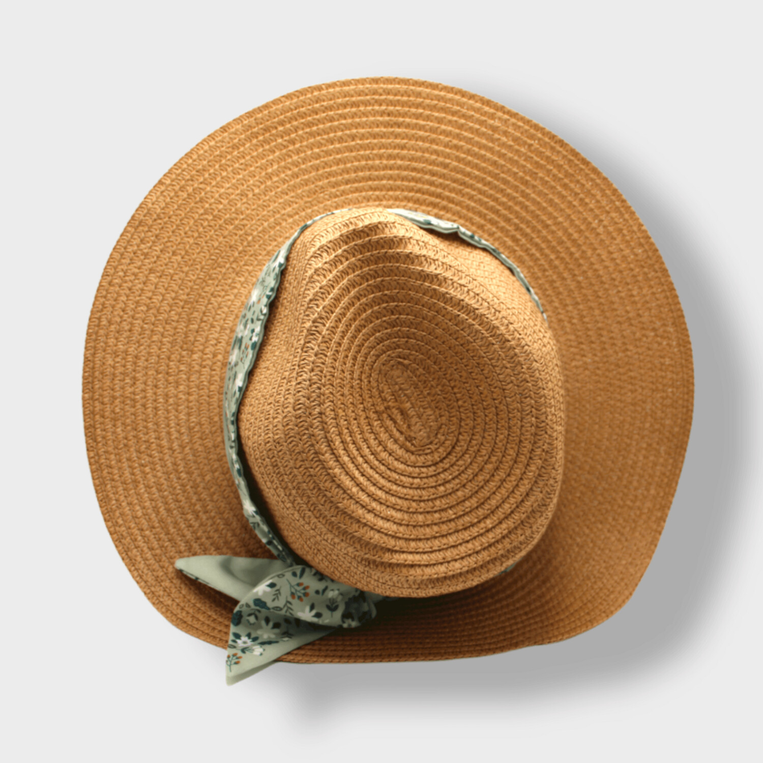 Sombrero cinta verde con hojas.