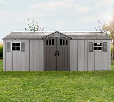 Več kot 11 m²