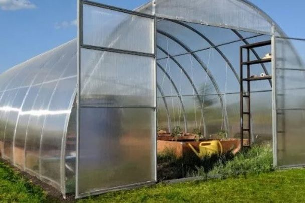Rastlinjak PROFI ZEUS B4m, V2,3m + polikarbonat LEXAN – 1350 g/m² – 6 mm – 20 let garancije – z dostavo – model 2024