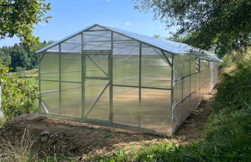 Vrhunski rastlinjak HAUS VICTORIA DELUXE 4 m – Polikarbonat 6 mm + Temelj + 2x Vrata + Dostava