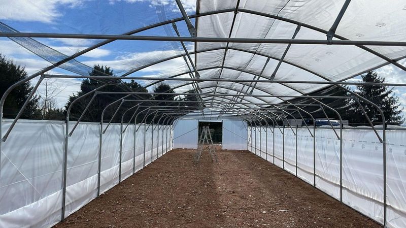 TOP PROFI rastlinjak z možnostjo odpiranja strehe - širina 6 m, dolžina do 60 m + 1x vrata + vse ojačitve