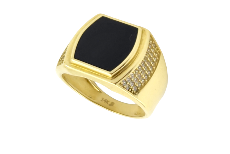 Men's onix stone ring in 14k Yellow Gold